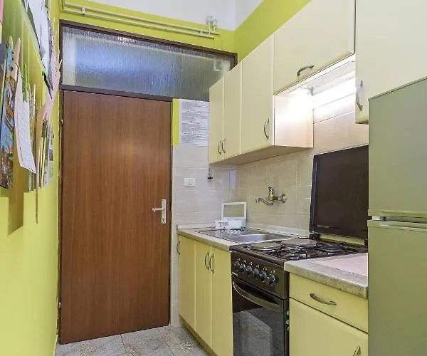 With A Parking Space - 21895 * 풀라